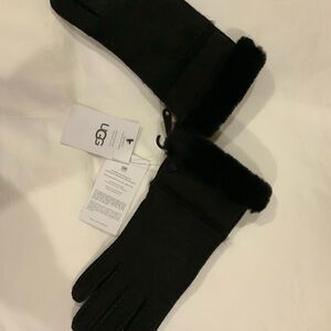 UGG Classic Shearling Fur-Trimmed Tech Gloves